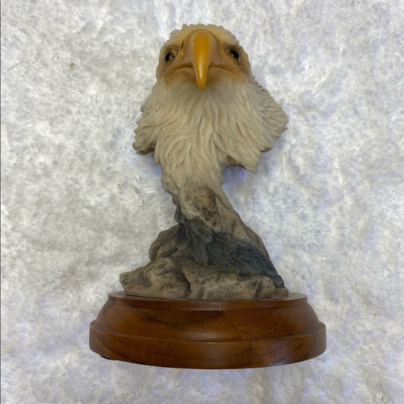 Sentinel Mill Creek Studio Bald Eagle Bust 1992 Wood Base Vintage - Picture 5 of 9